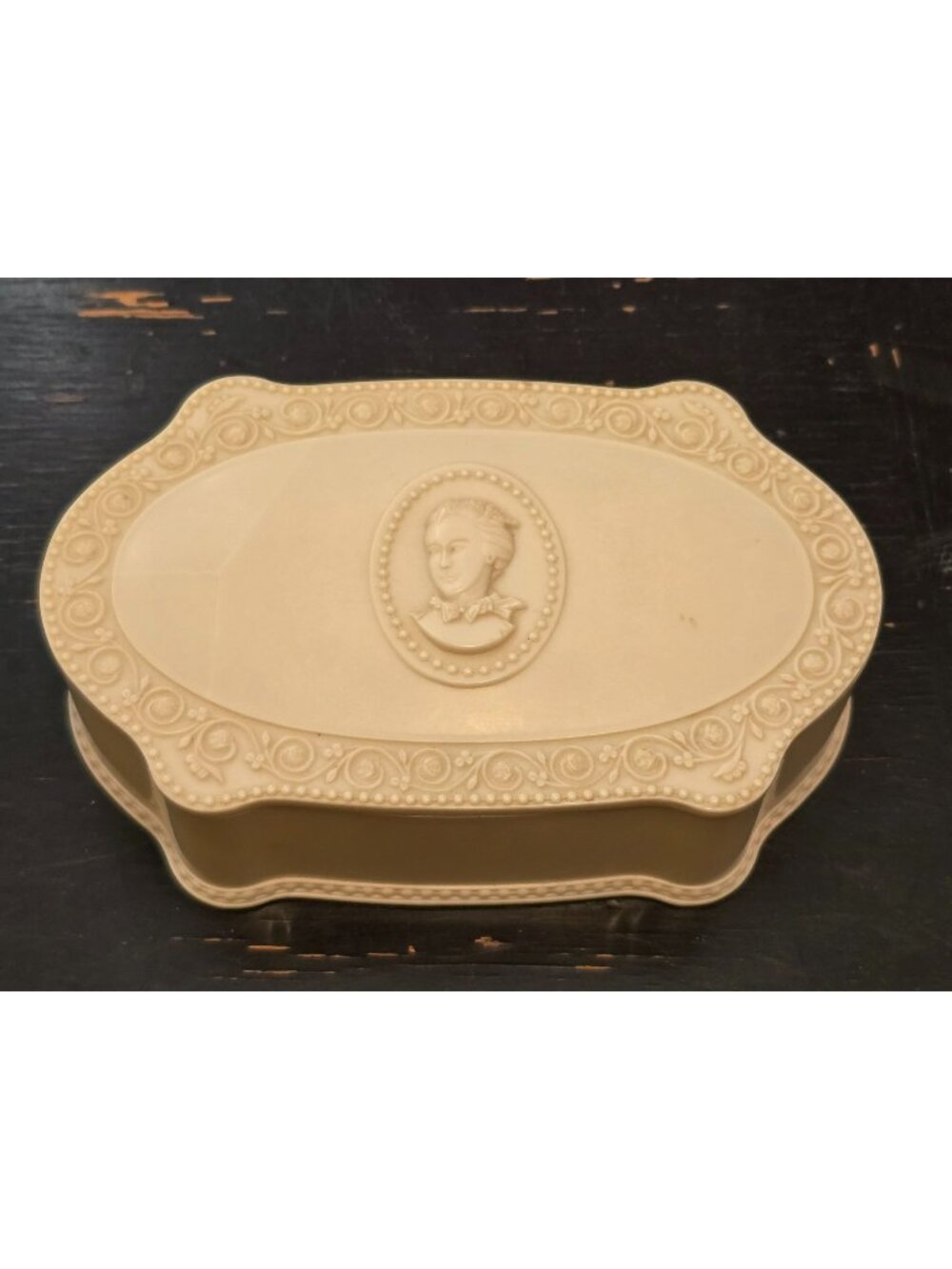 Vintage Luxor Ivory Cameo Jewelry Trinket Box Victorian Vanity (Lid Cracked)